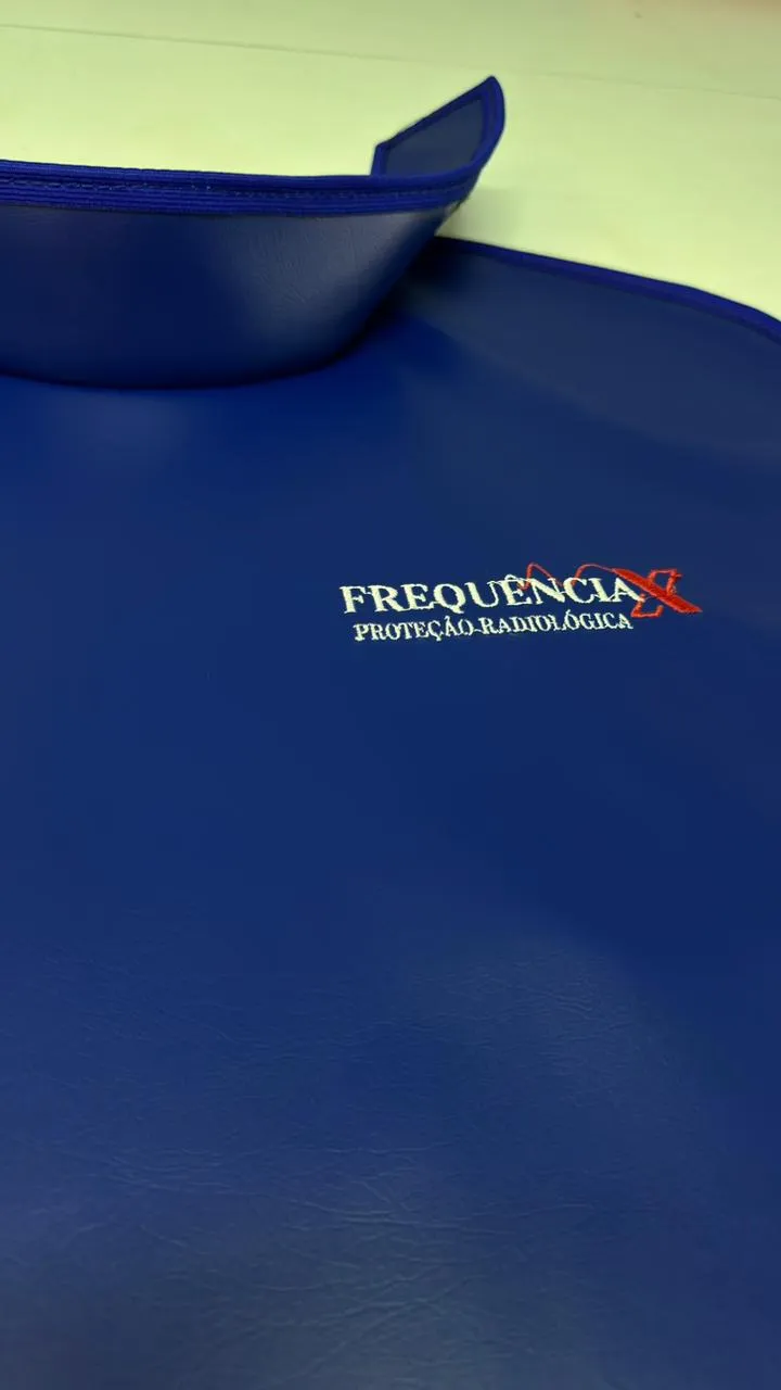 AVENTAL ODONTOLÓGICO BABADOR COM PROTETOR DE TIREÓIDE